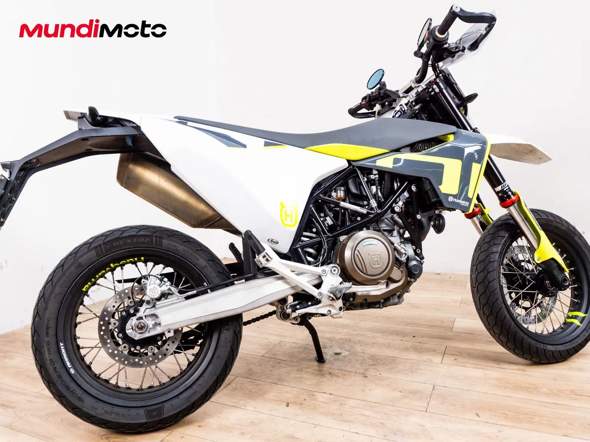Husqvarna 701 Supermoto (2016) (3)