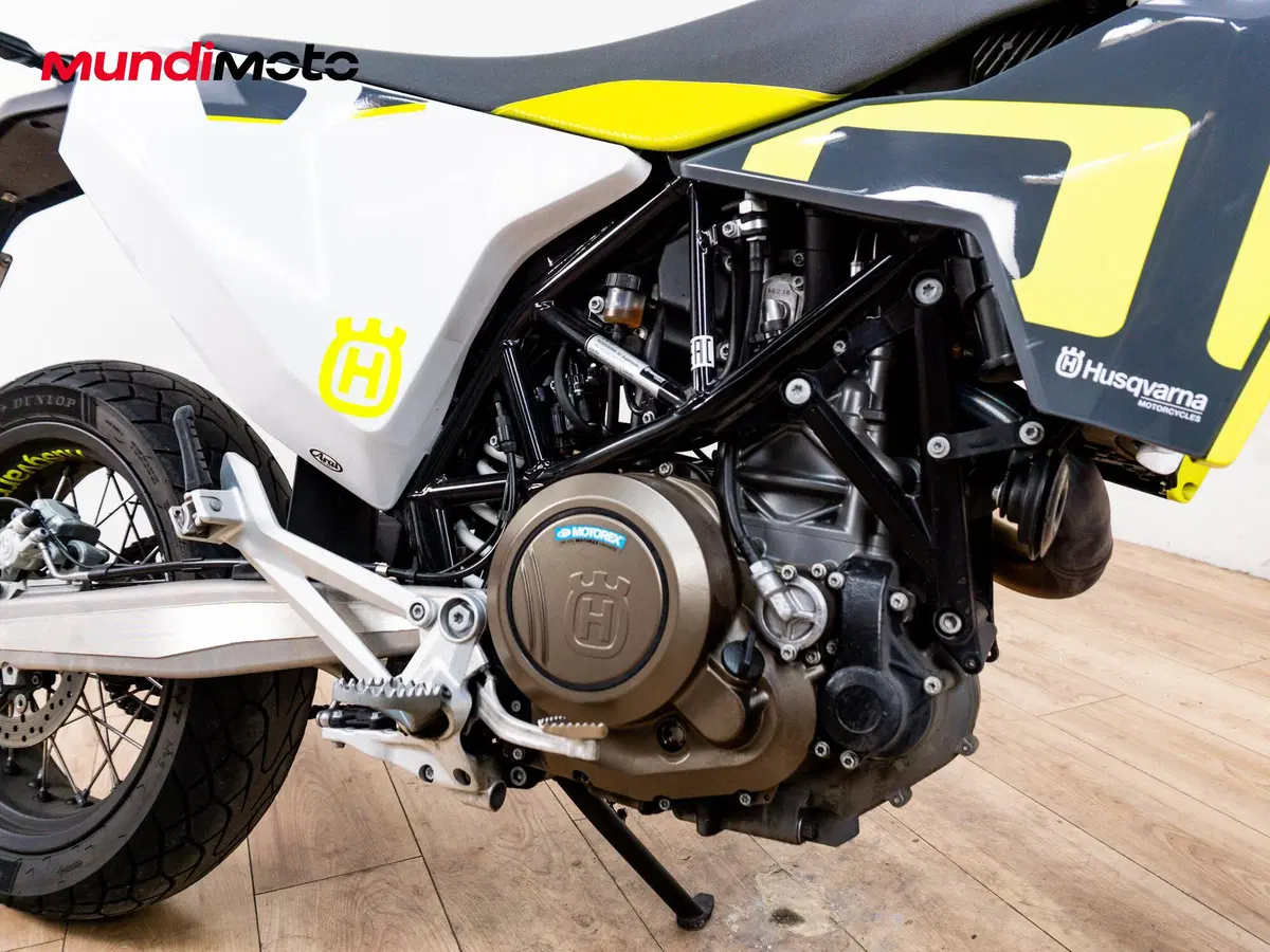 Husqvarna 701 Supermoto (2016) (5)