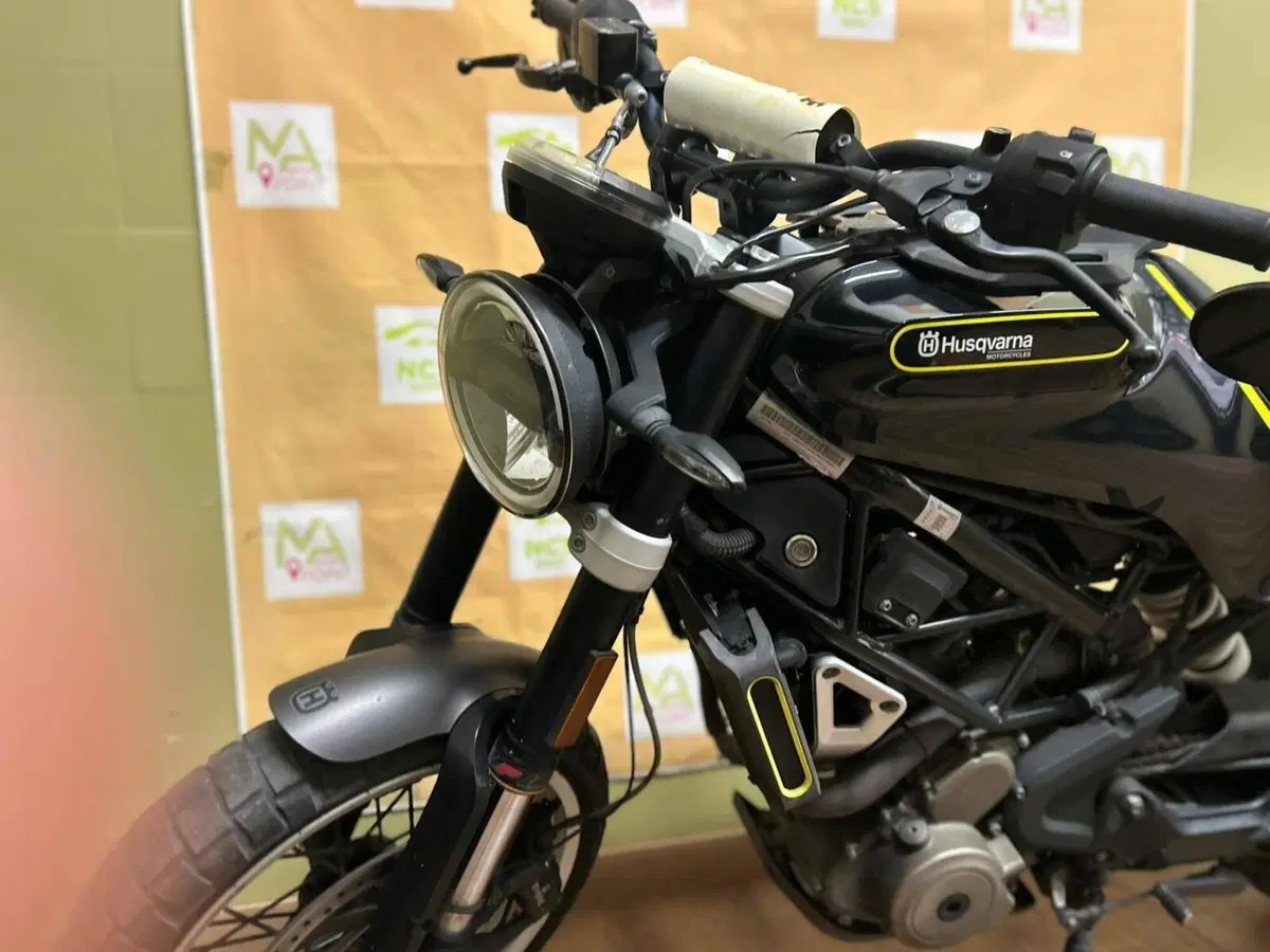 Husqvarna Svartpilen 401 (2018 - 19) (4)