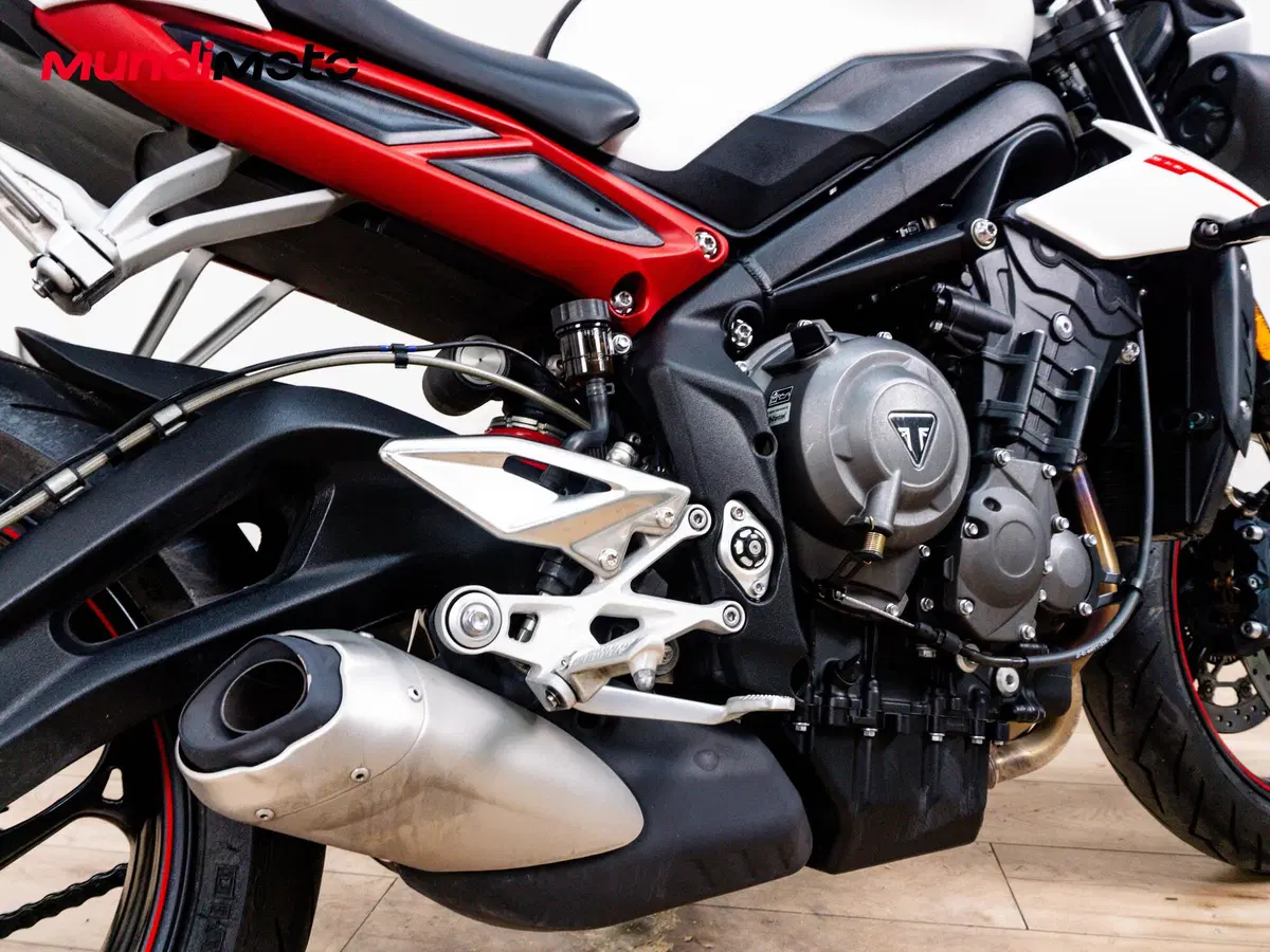 Triumph Street Triple 765 R (2023 - 26) (4)