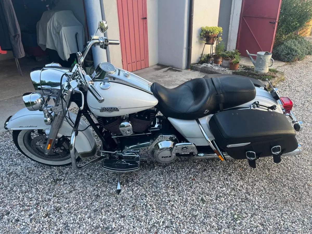 Harley-Davidson 103 Road King Classic (2014 - 16) - FLHRC (2)