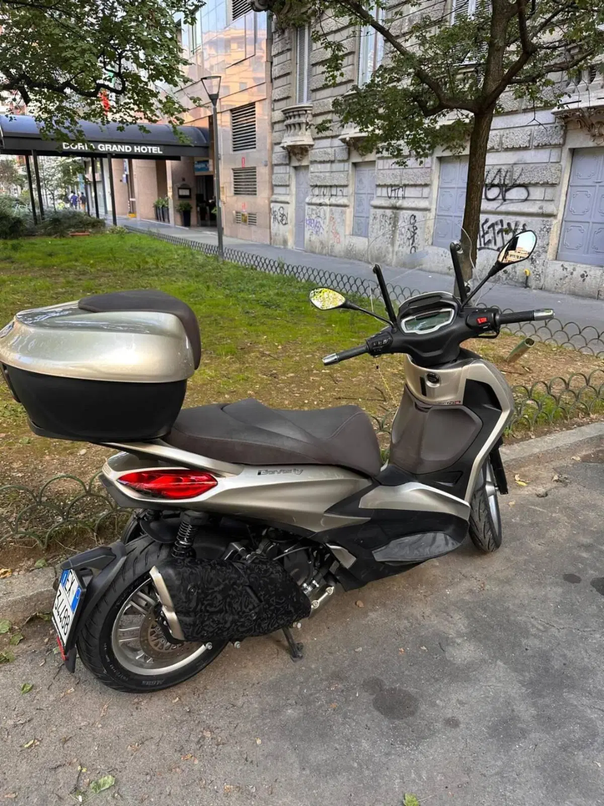 Piaggio Beverly 400 ABS-ASR (2021 - 24) (2)