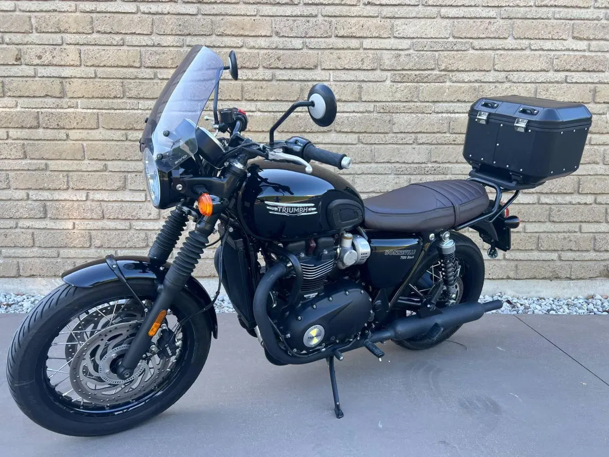 Triumph Bonneville T120 Black (2021 - 25) (4)