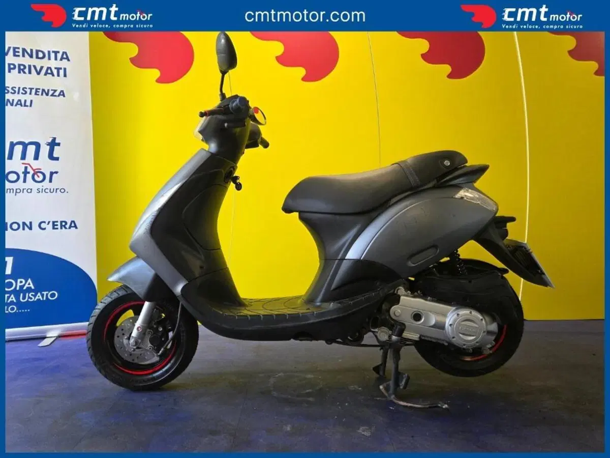 Piaggio Zip 50 4T (2021 - 25) (3)