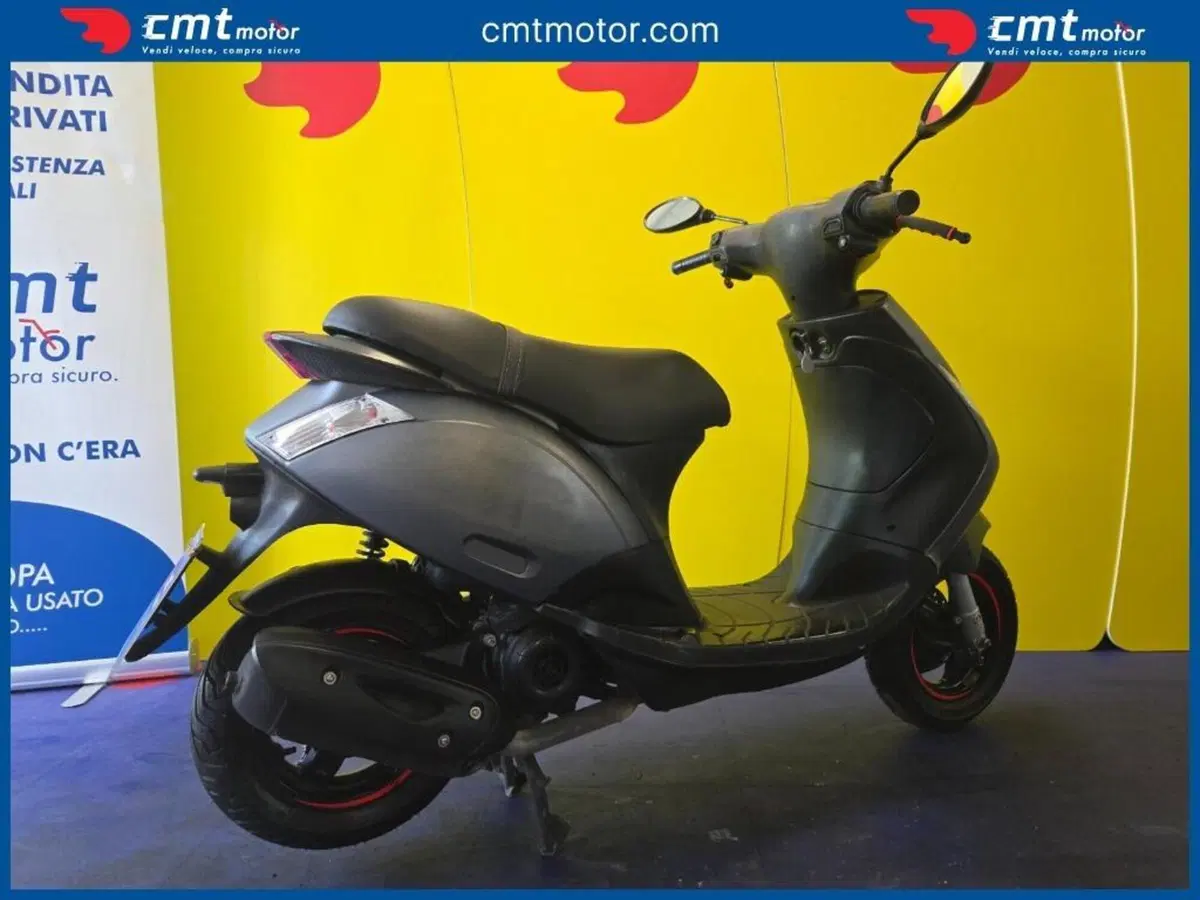 Piaggio Zip 50 4T (2021 - 25) (4)