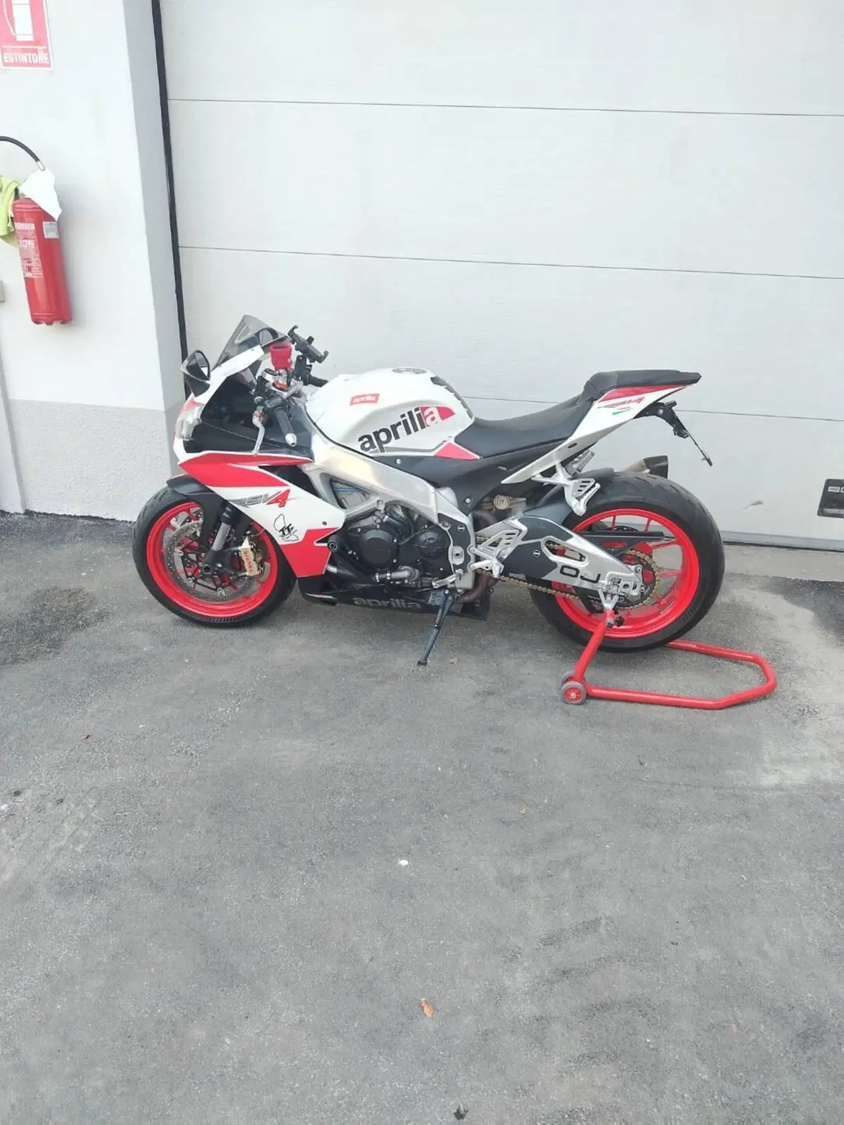 Aprilia RSV4 R (2009 - 12) (4)