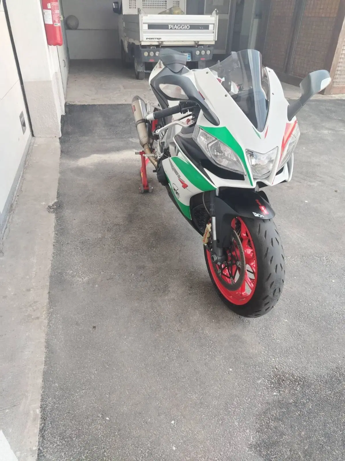 Aprilia RSV4 R (2009 - 12) (6)