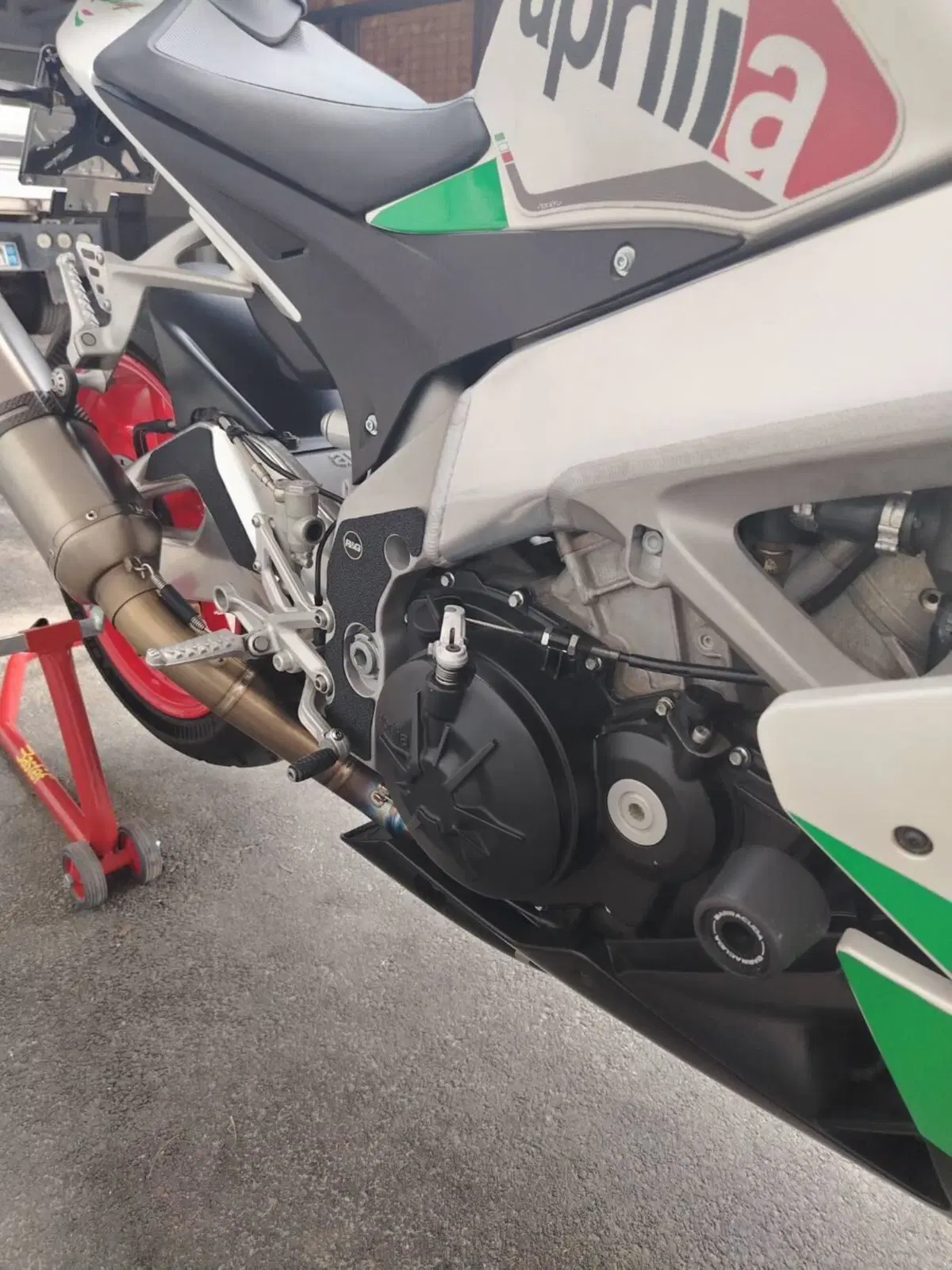 Aprilia RSV4 R (2009 - 12) (12)