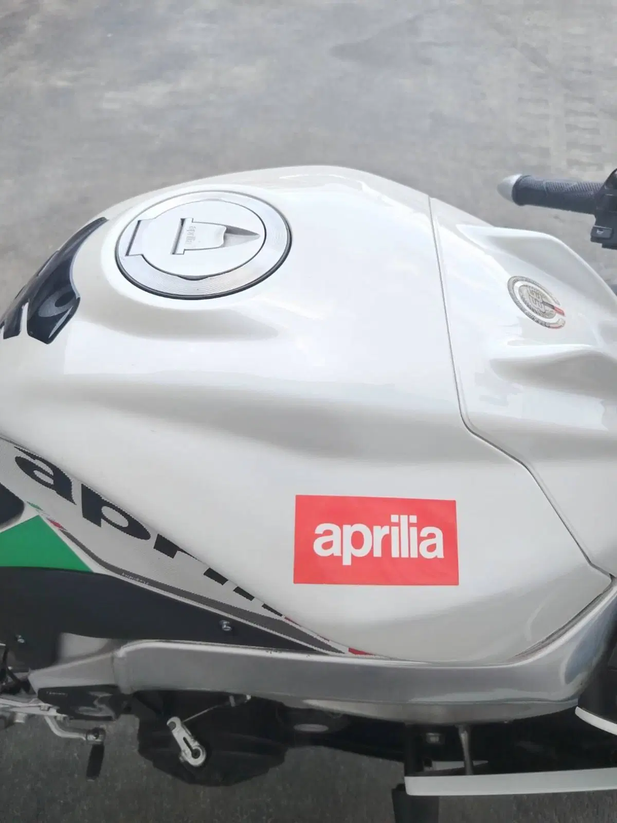 Aprilia RSV4 R (2009 - 12) (13)