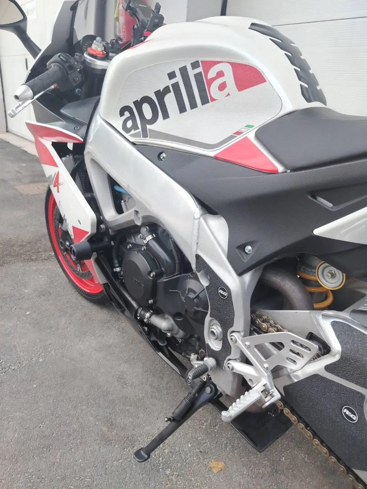 Aprilia RSV4 R (2009 - 12) (15)