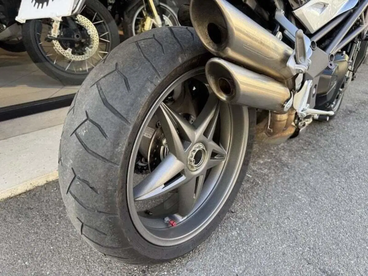 MV Agusta Brutale 990 R (2009 - 12) (2)
