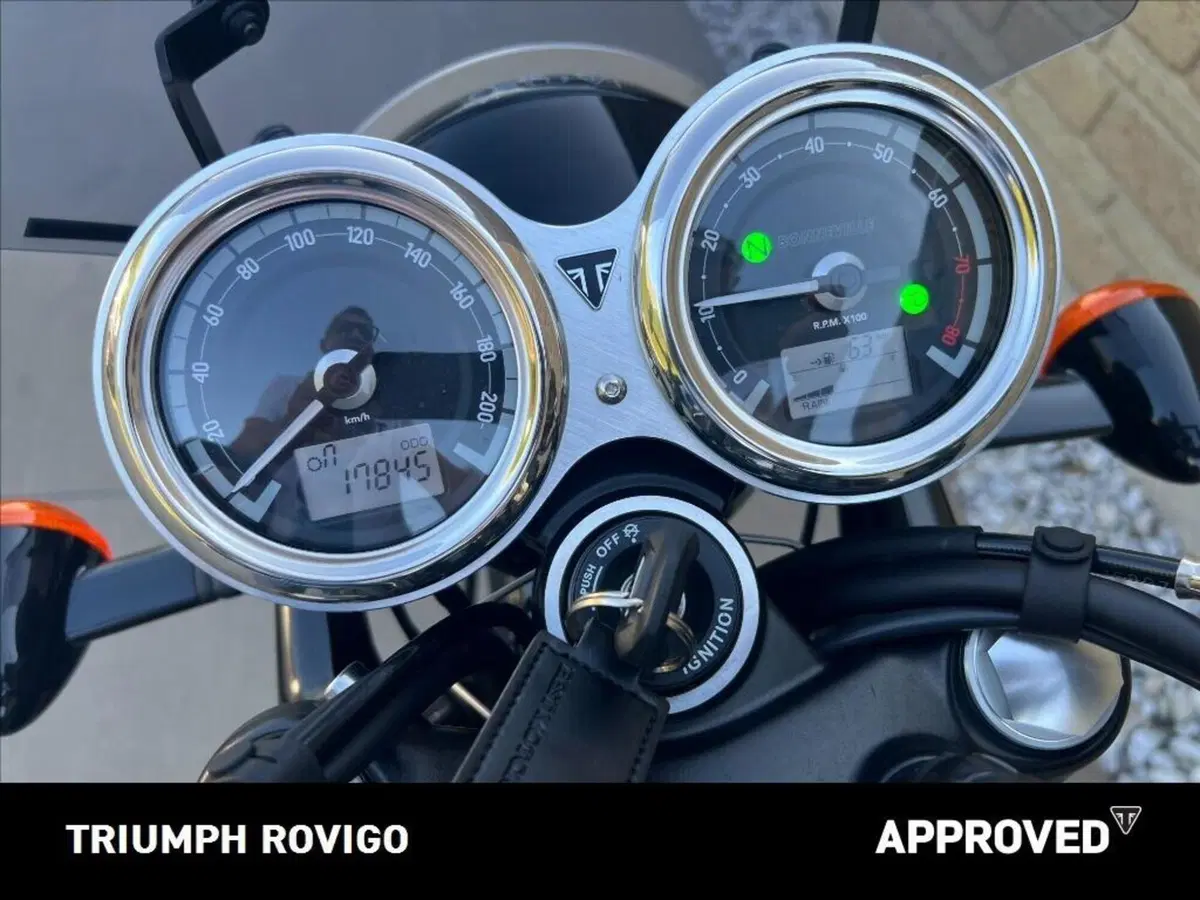 Triumph Bonneville T120 Black (2021 - 25) (16)
