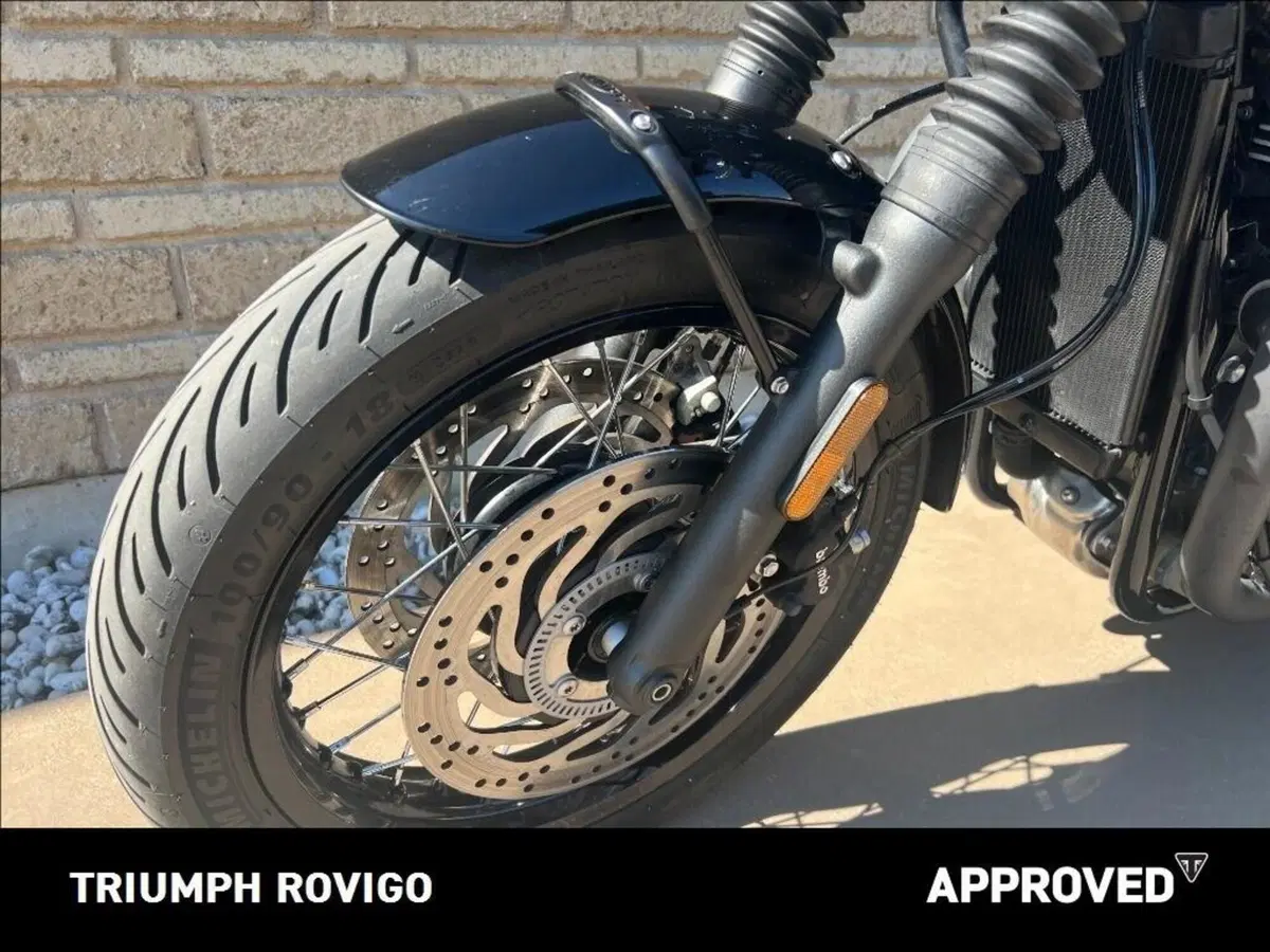Triumph Bonneville T120 Black (2021 - 25) (6)