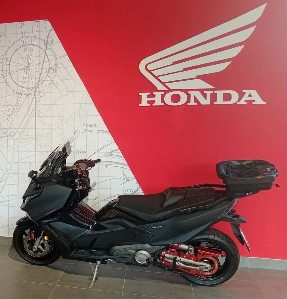 Kymco AK 575 Premium (2025 - 26) (2)