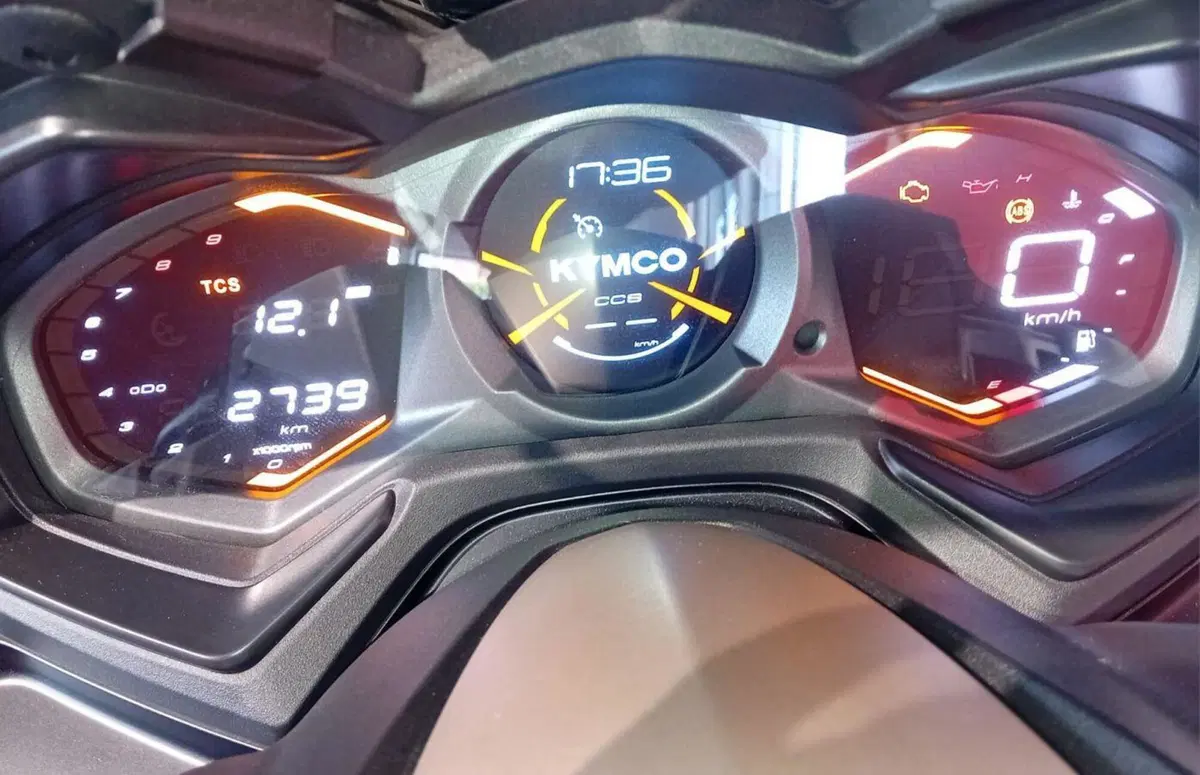 Kymco AK 575 Premium (2025 - 26) (4)