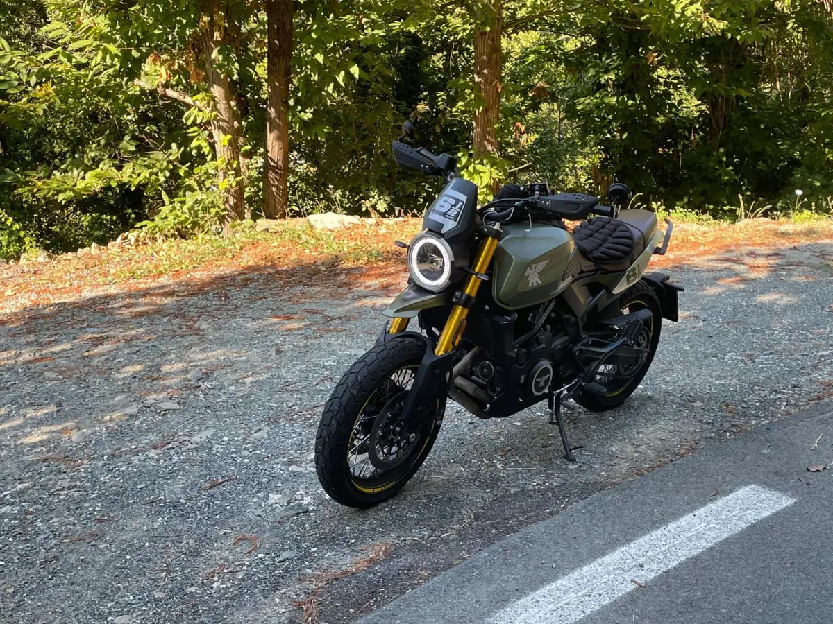 Moto Morini SEIEMMEZZO SCR (2022 - 26) (15)