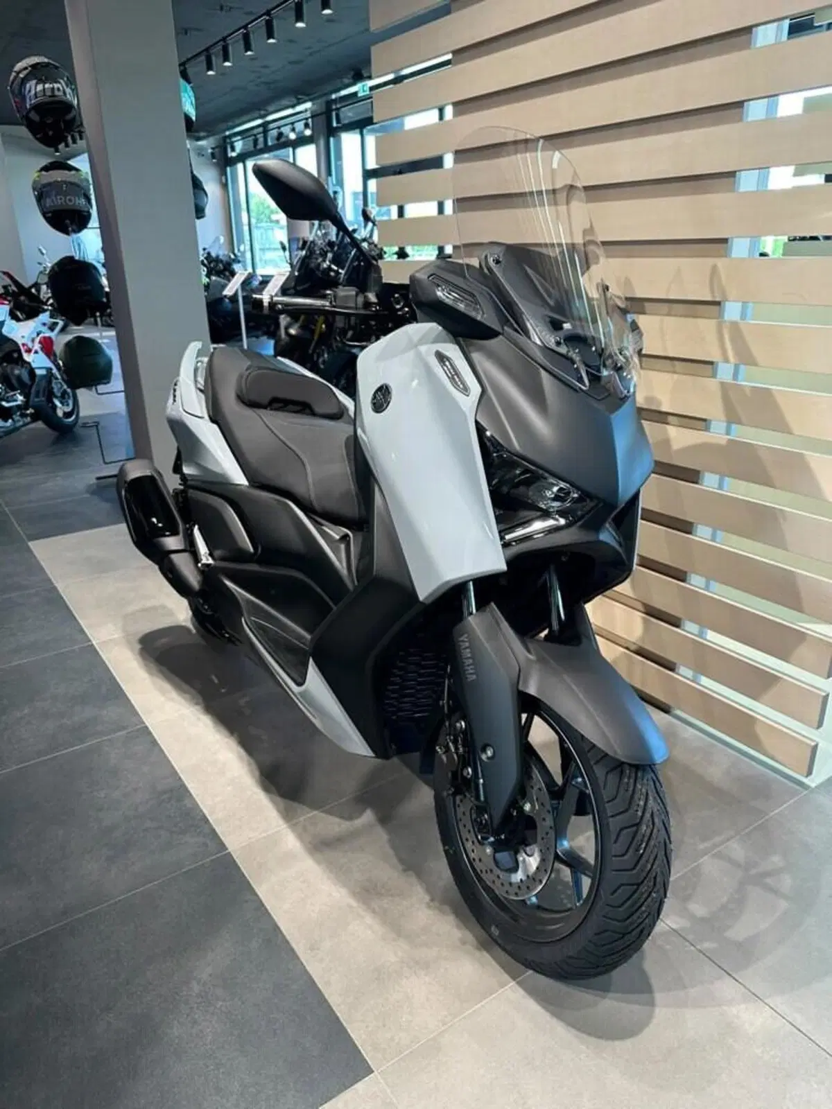 Yamaha X-Max 300 Tech Max (2025 - 26) (5)