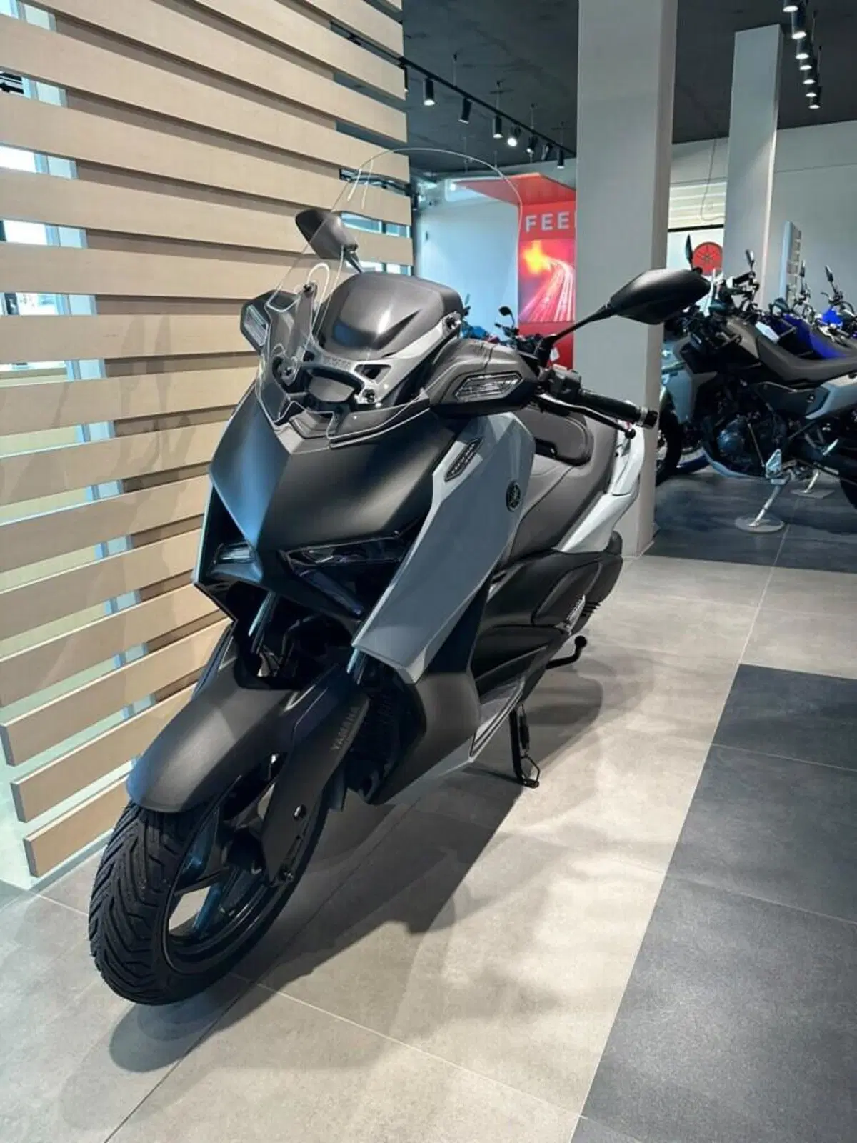 Yamaha X-Max 300 Tech Max (2025 - 26) (6)