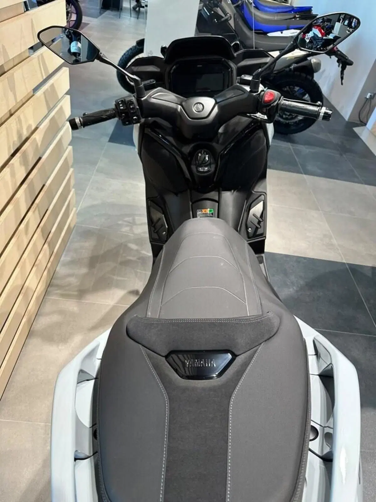 Yamaha X-Max 300 Tech Max (2025 - 26) (7)