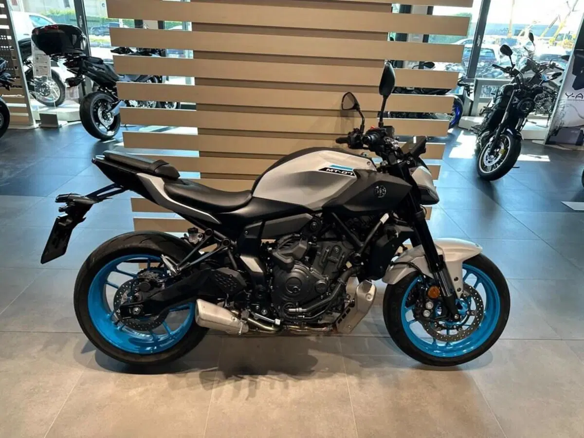 Yamaha MT-07 Y-AMT (2025 - 26) (2)