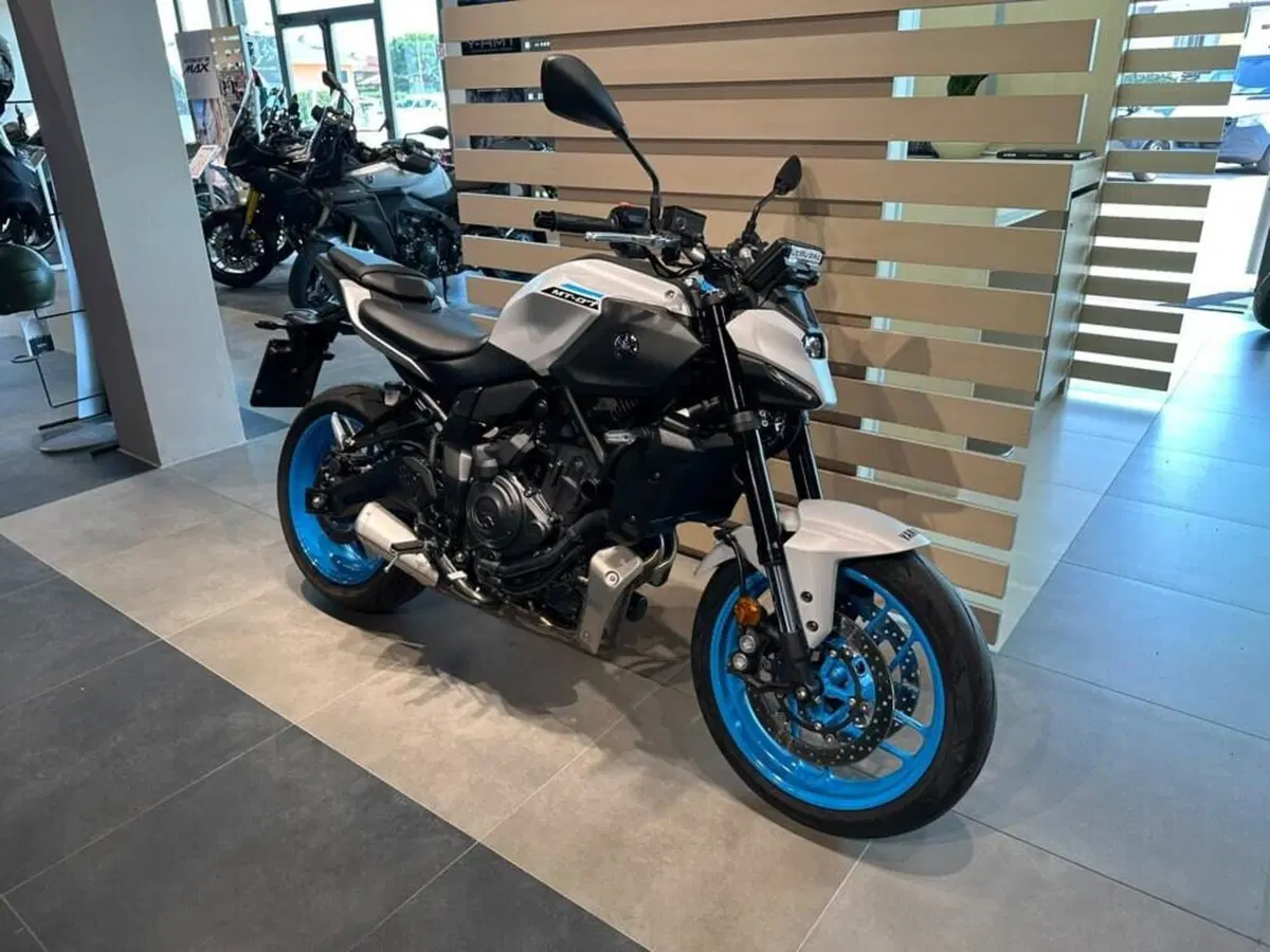 Yamaha MT-07 Y-AMT (2025 - 26) (3)
