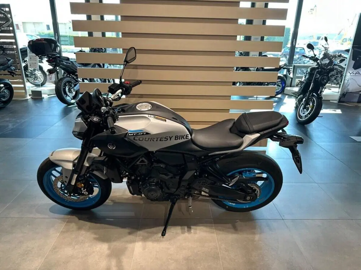 Yamaha MT-07 Y-AMT (2025 - 26) (4)