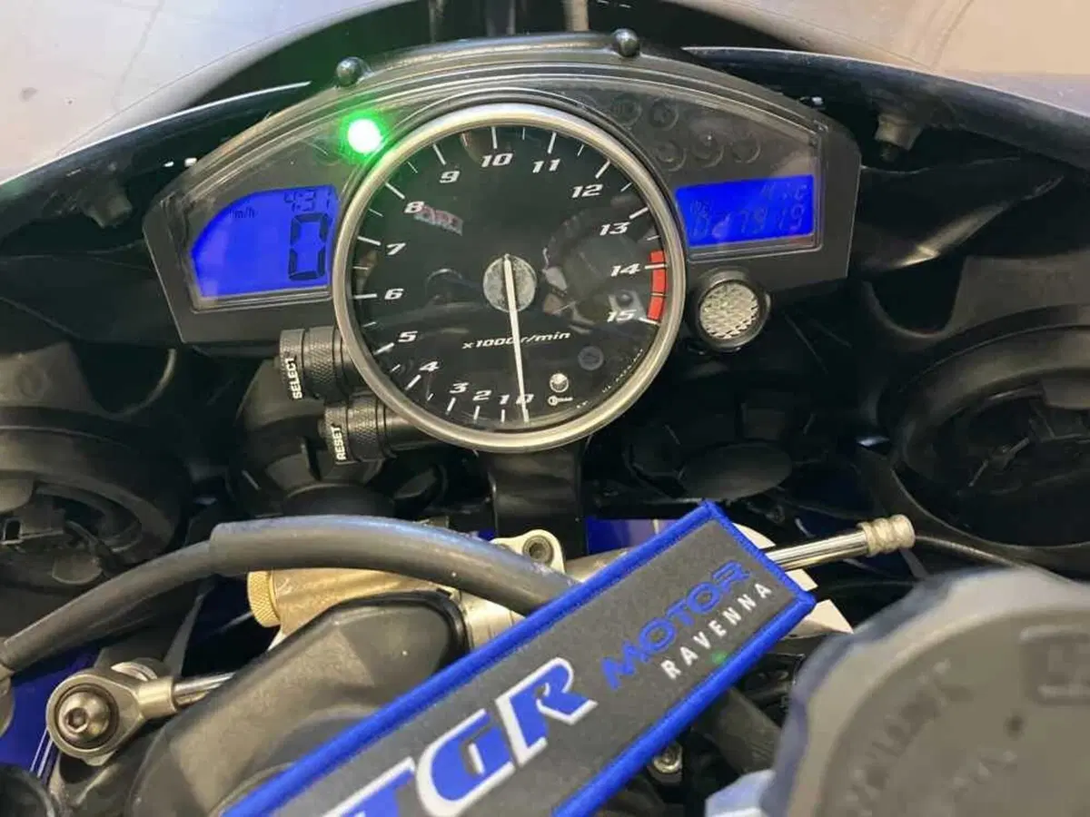 Yamaha YZF R1 (2004 - 05) (2)