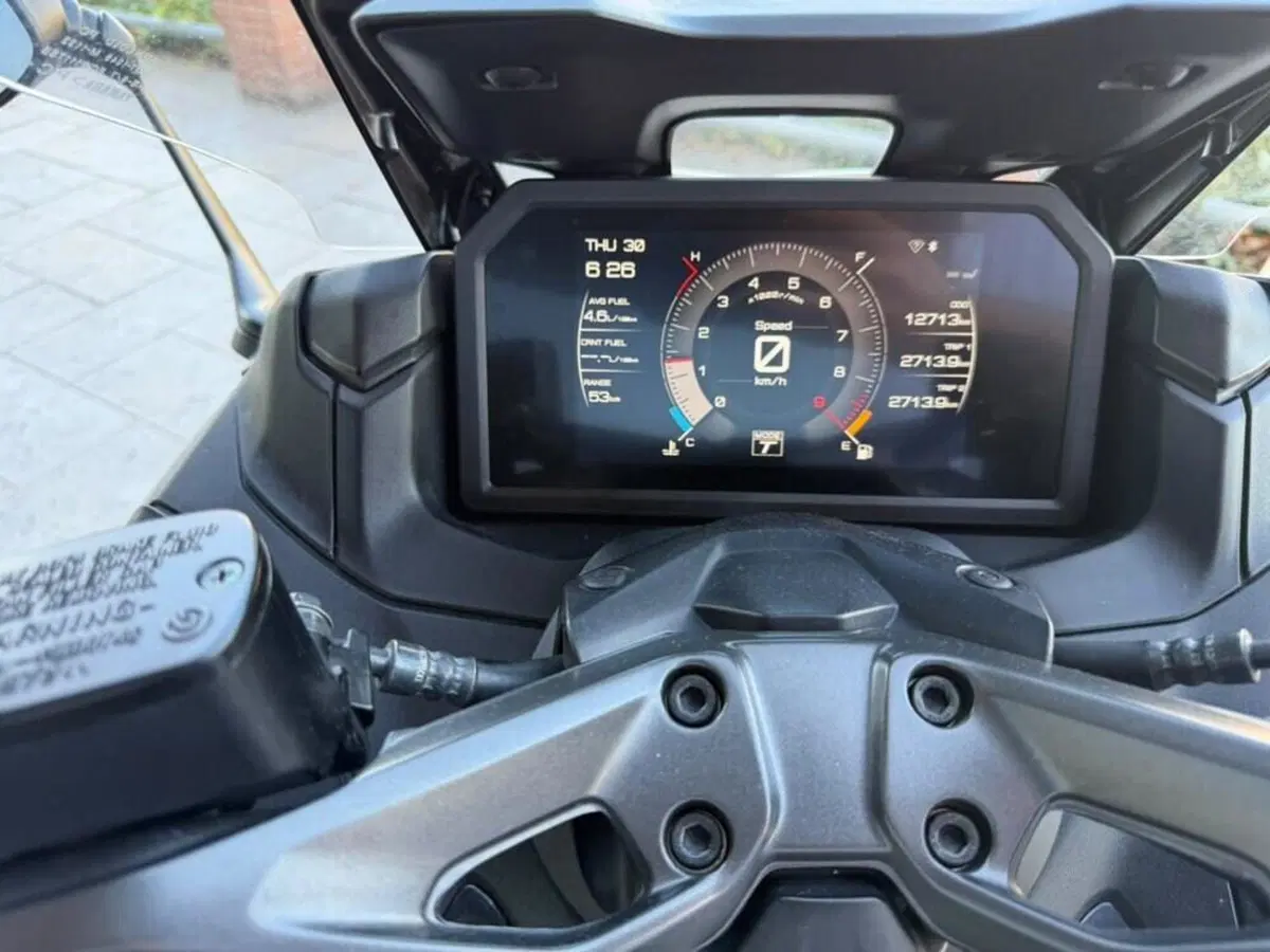 Yamaha T-Max 560 Tech Max (2022 - 24) (5)
