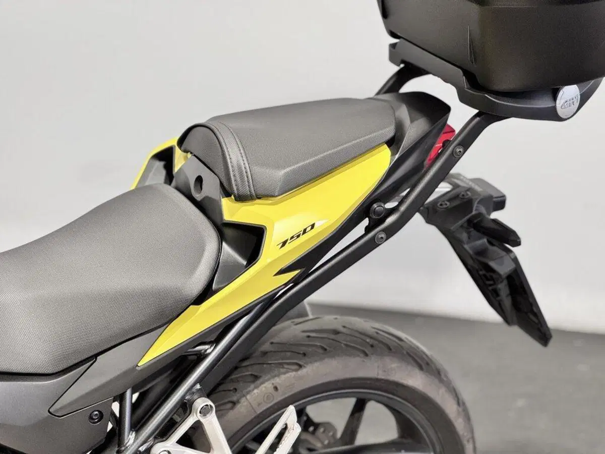 Honda CB 750 Hornet (2023 - 24) (3)