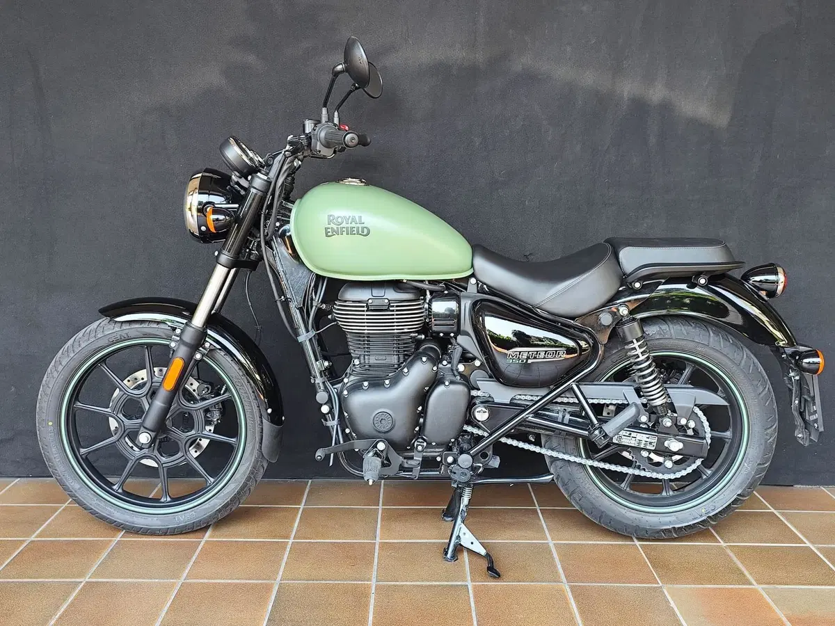 Royal Enfield Meteor 350 (2021 - 26) (2)