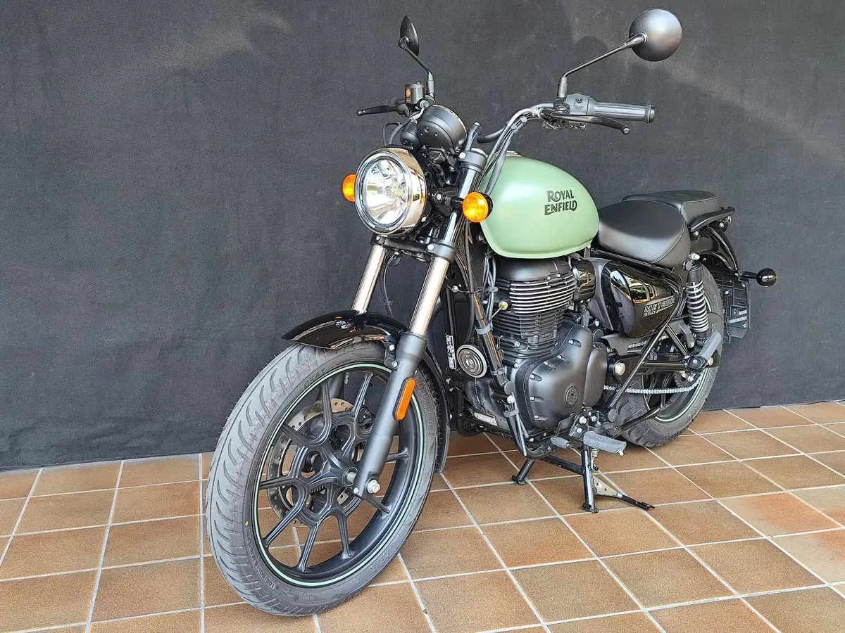 Royal Enfield Meteor 350 (2021 - 26) (6)