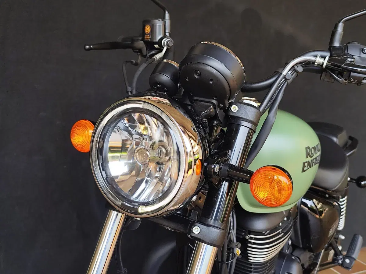 Royal Enfield Meteor 350 (2021 - 26) (8)