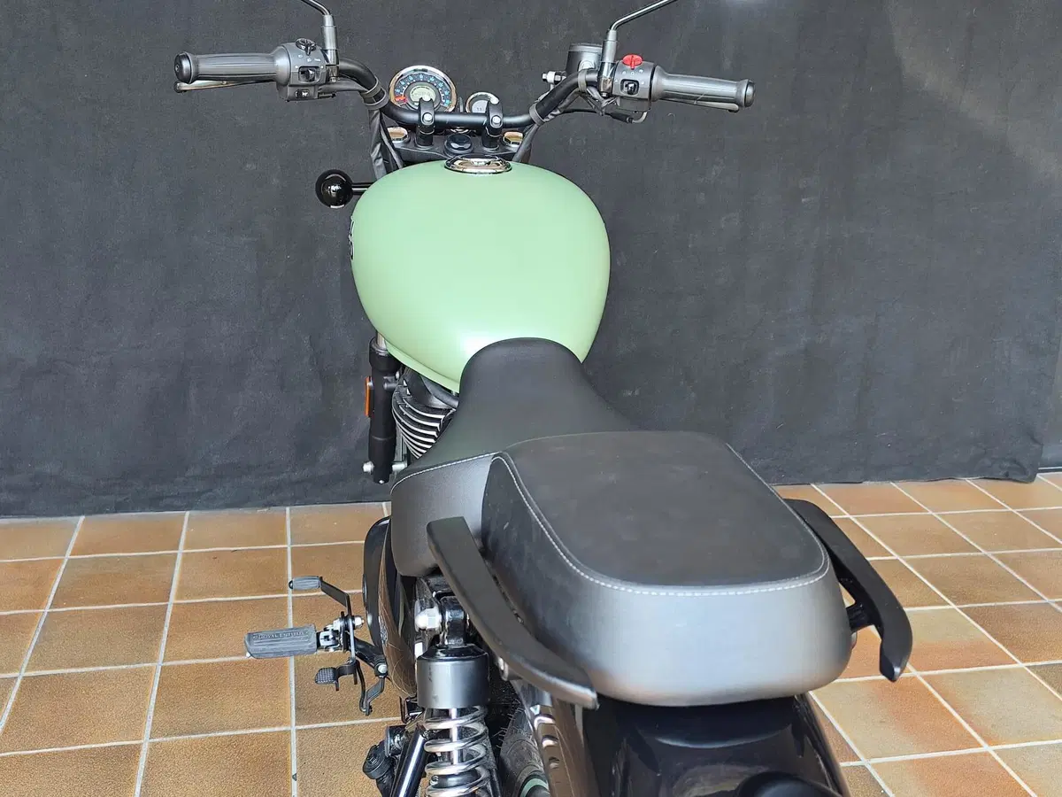 Royal Enfield Meteor 350 (2021 - 26) (14)