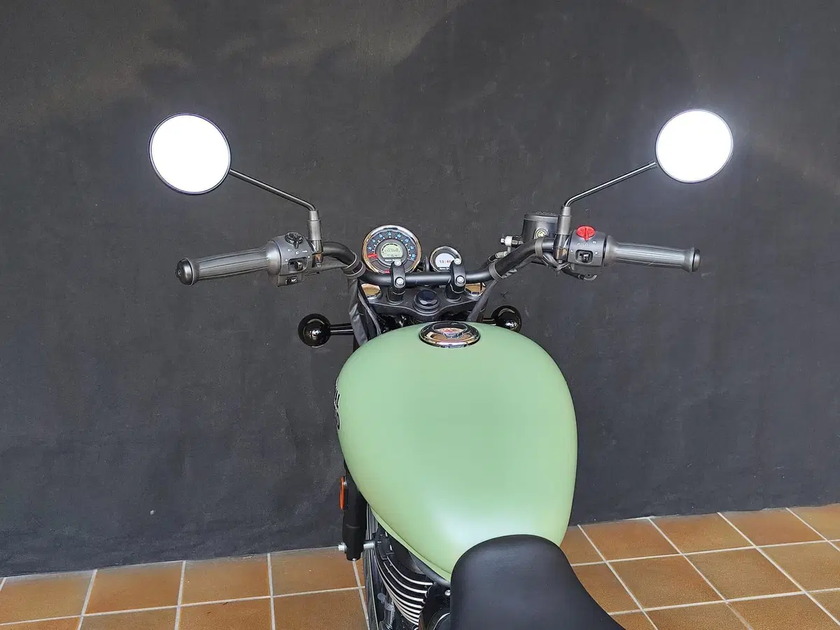 Royal Enfield Meteor 350 (2021 - 26) (15)
