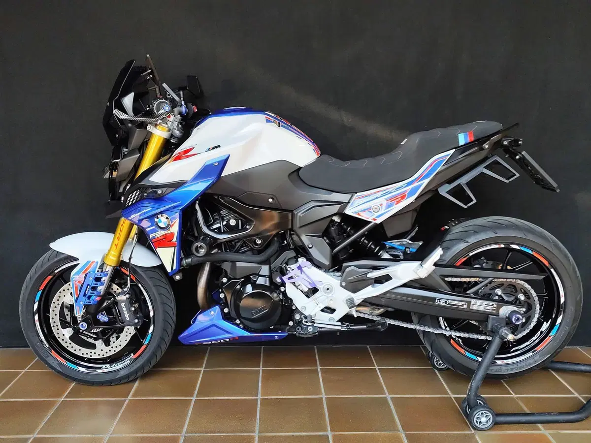 Bmw F 900 R (2021 - 24) (4)