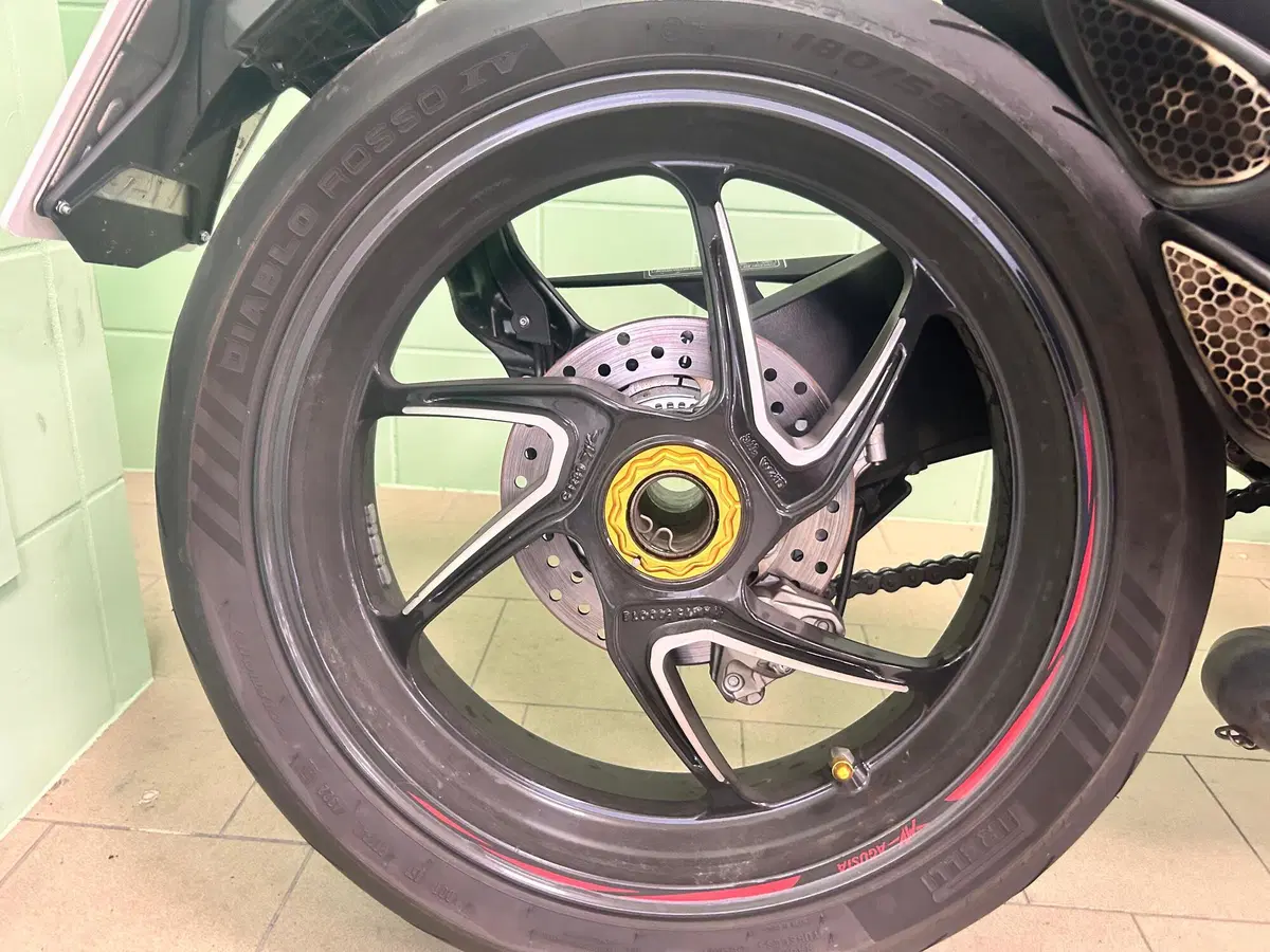MV Agusta Brutale 800 RR (2021 - 25) (9)
