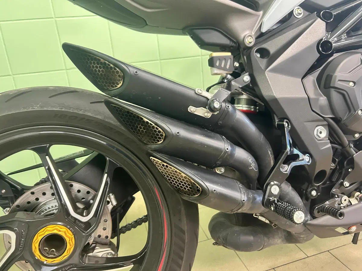 MV Agusta Brutale 800 RR (2021 - 25) (12)