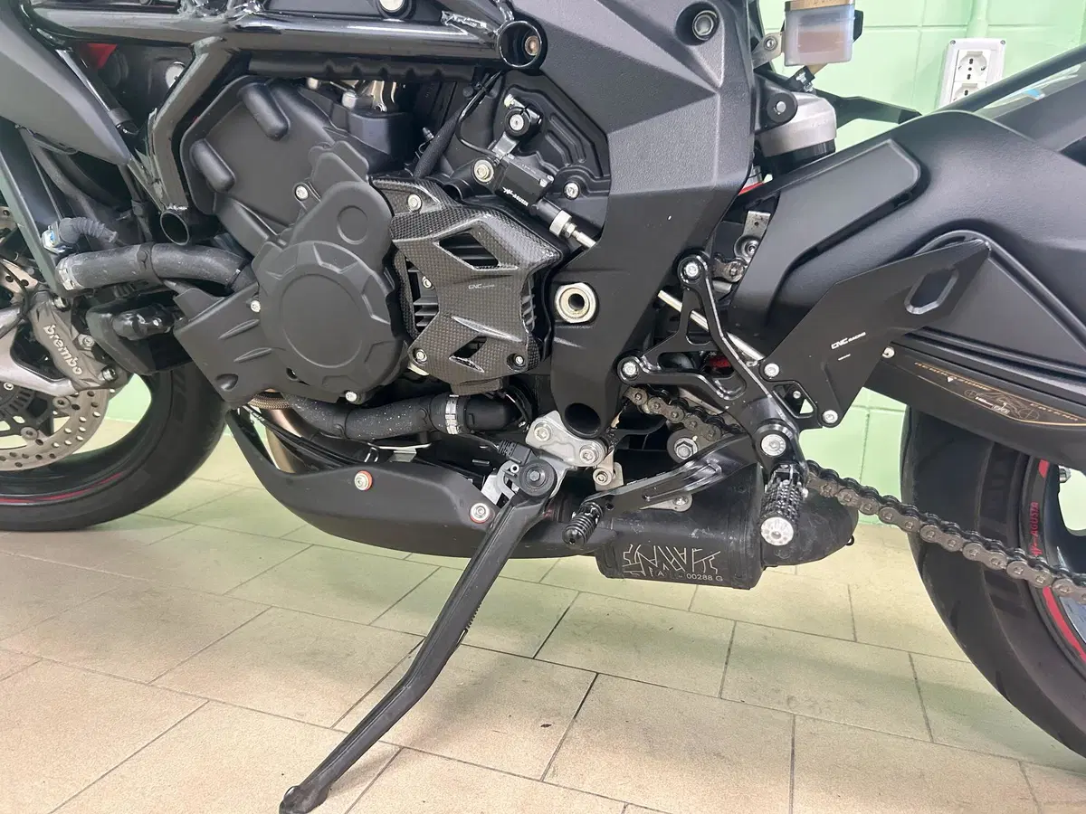 MV Agusta Brutale 800 RR (2021 - 25) (15)