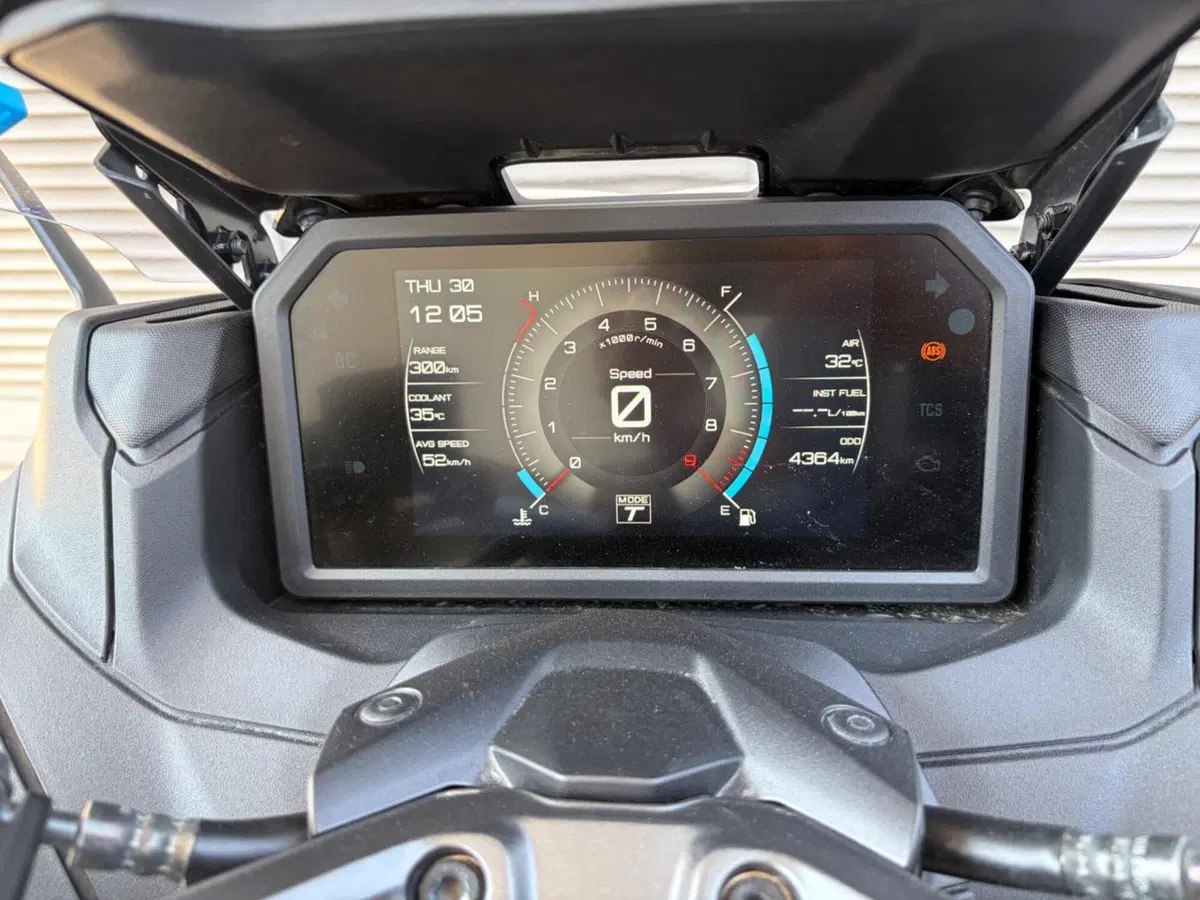 Yamaha T-Max 560 (2025 - 26) (3)