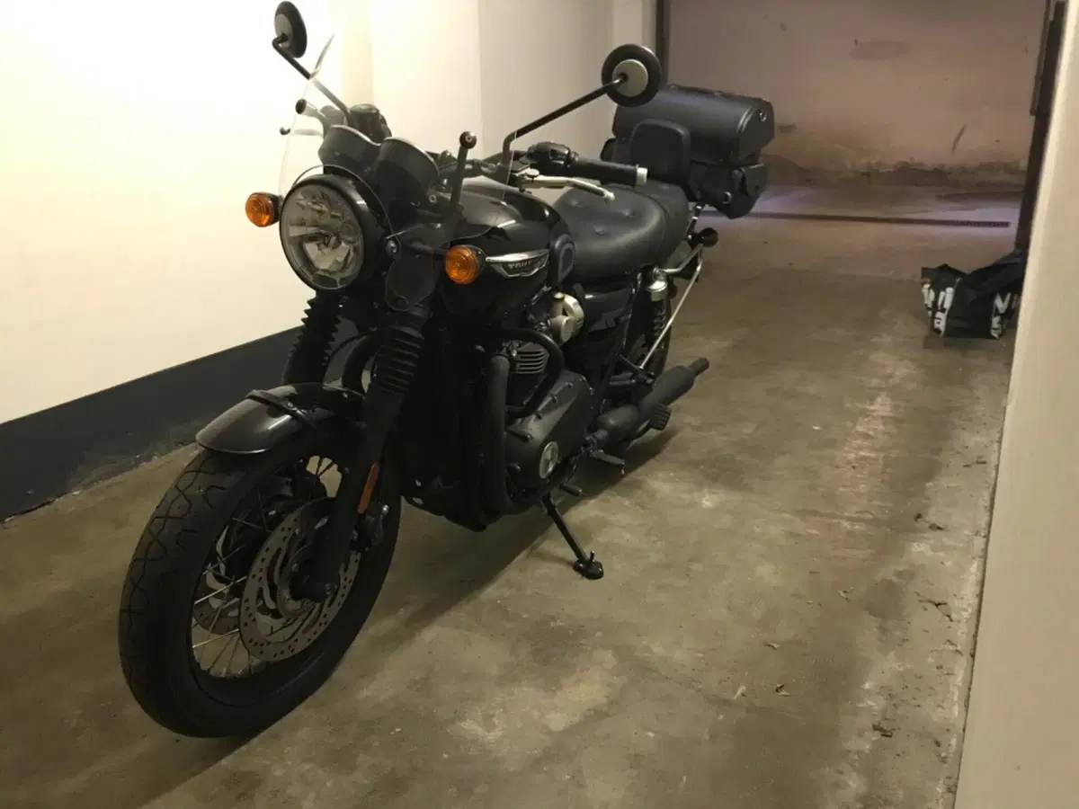Triumph Bonneville T120 Black (2017 - 20) (2)