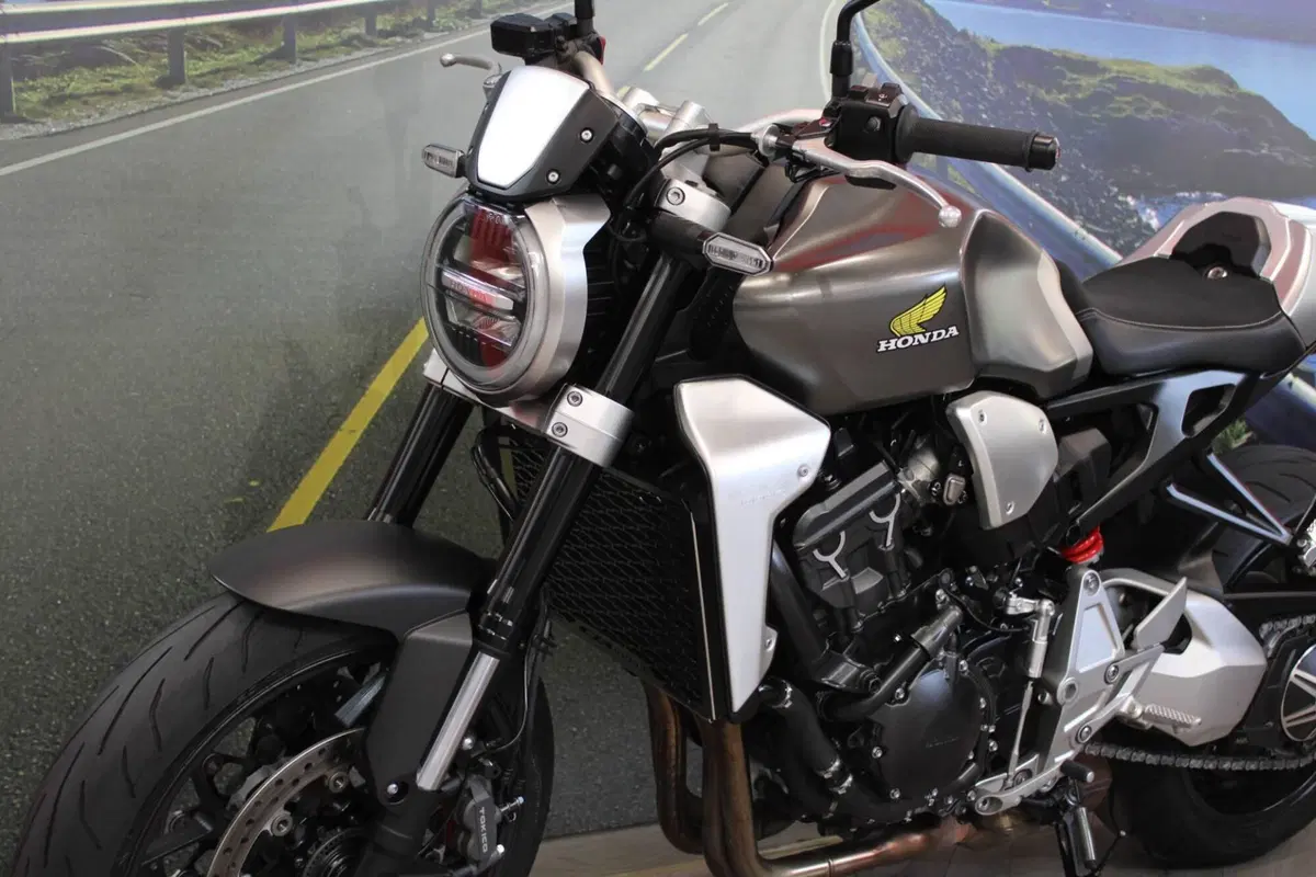 Honda CB 1000 R + Limited Edition (2019) (8)