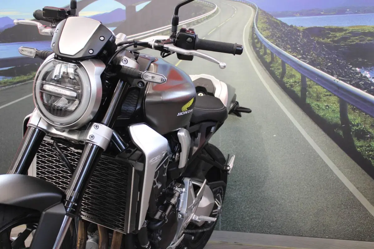 Honda CB 1000 R + Limited Edition (2019) (11)