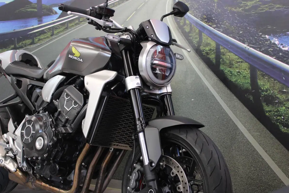 Honda CB 1000 R + Limited Edition (2019) (12)