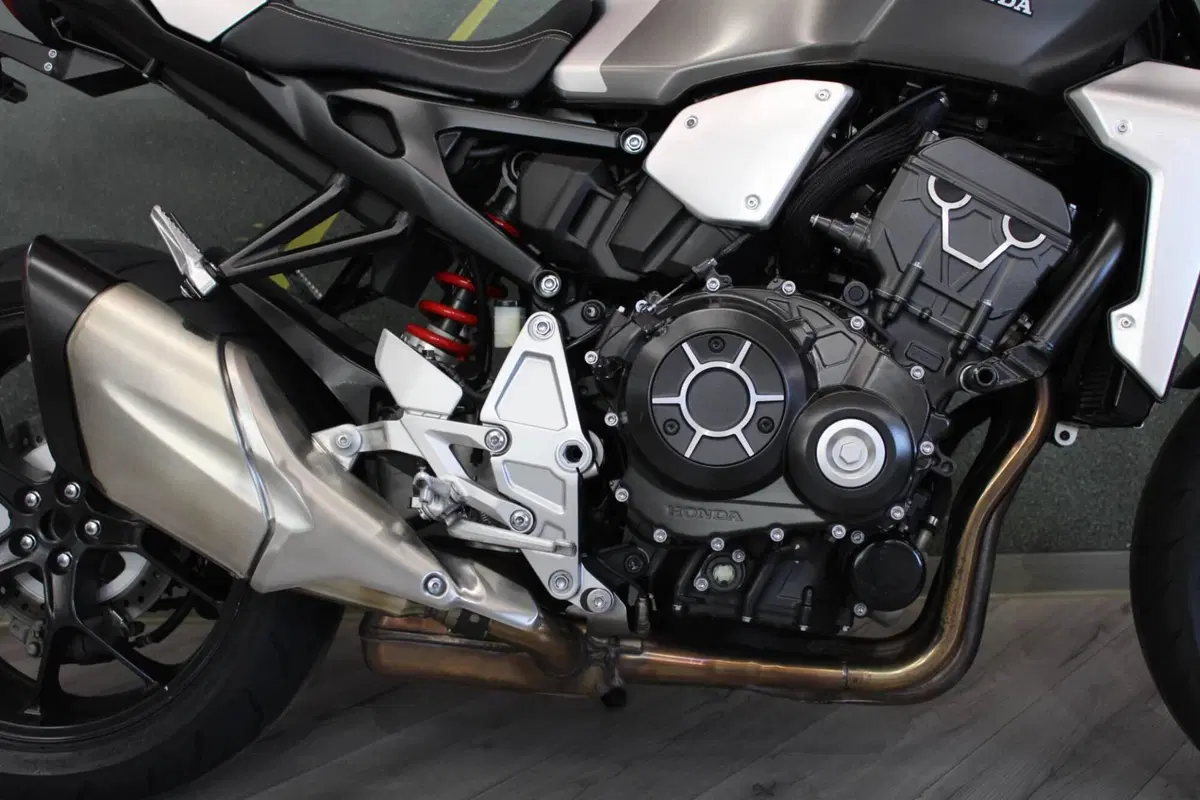 Honda CB 1000 R + Limited Edition (2019) (14)
