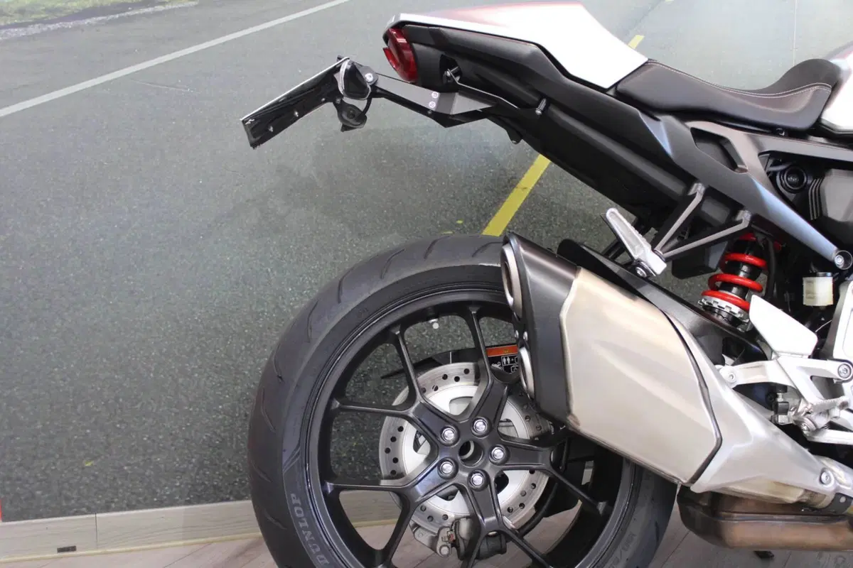 Honda CB 1000 R + Limited Edition (2019) (15)