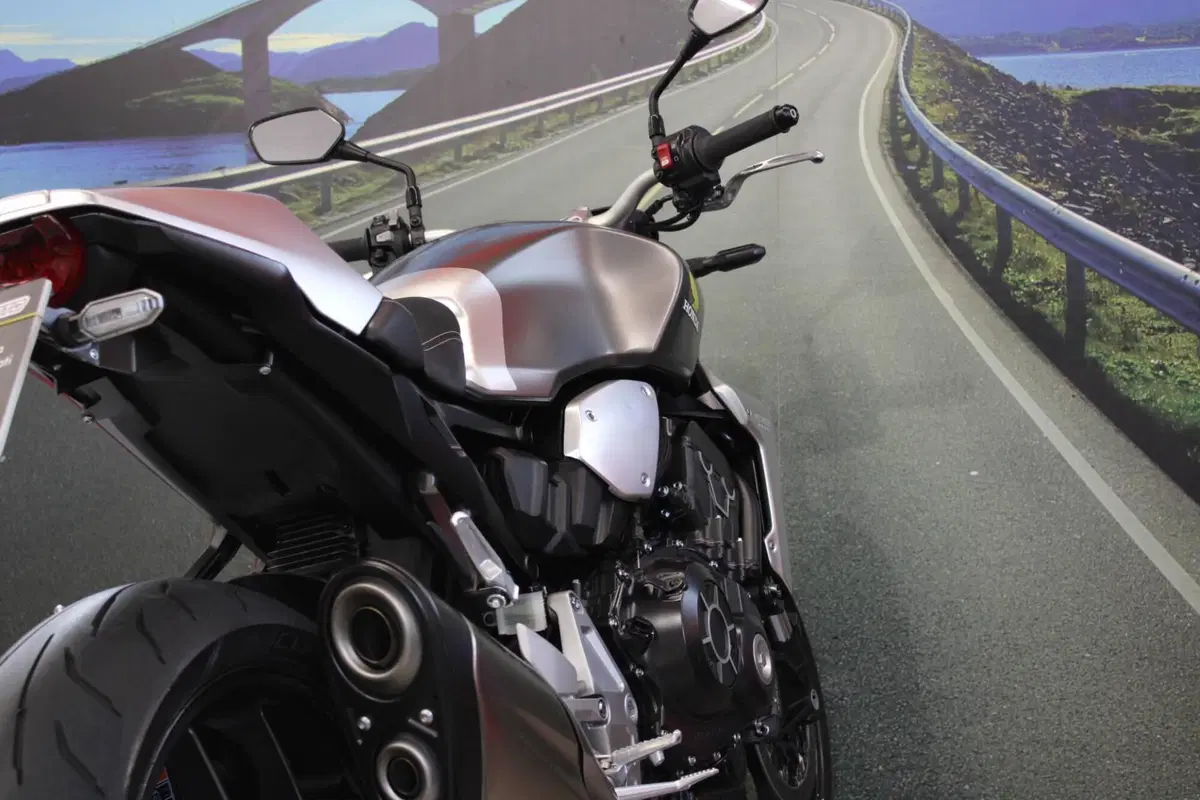 Honda CB 1000 R + Limited Edition (2019) (18)