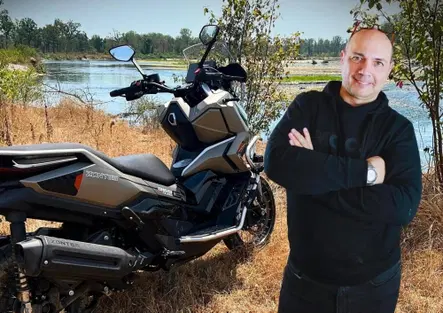 Prova Zontes 368G MY26: lo scooter Adventure che non si tira indietro nemmeno in fuoristrada [VIDEO]