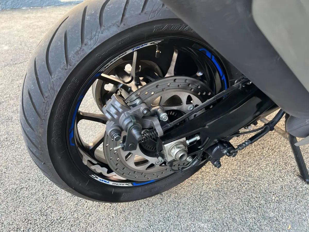 Yamaha T-Max 560 (2022 - 24) (13)