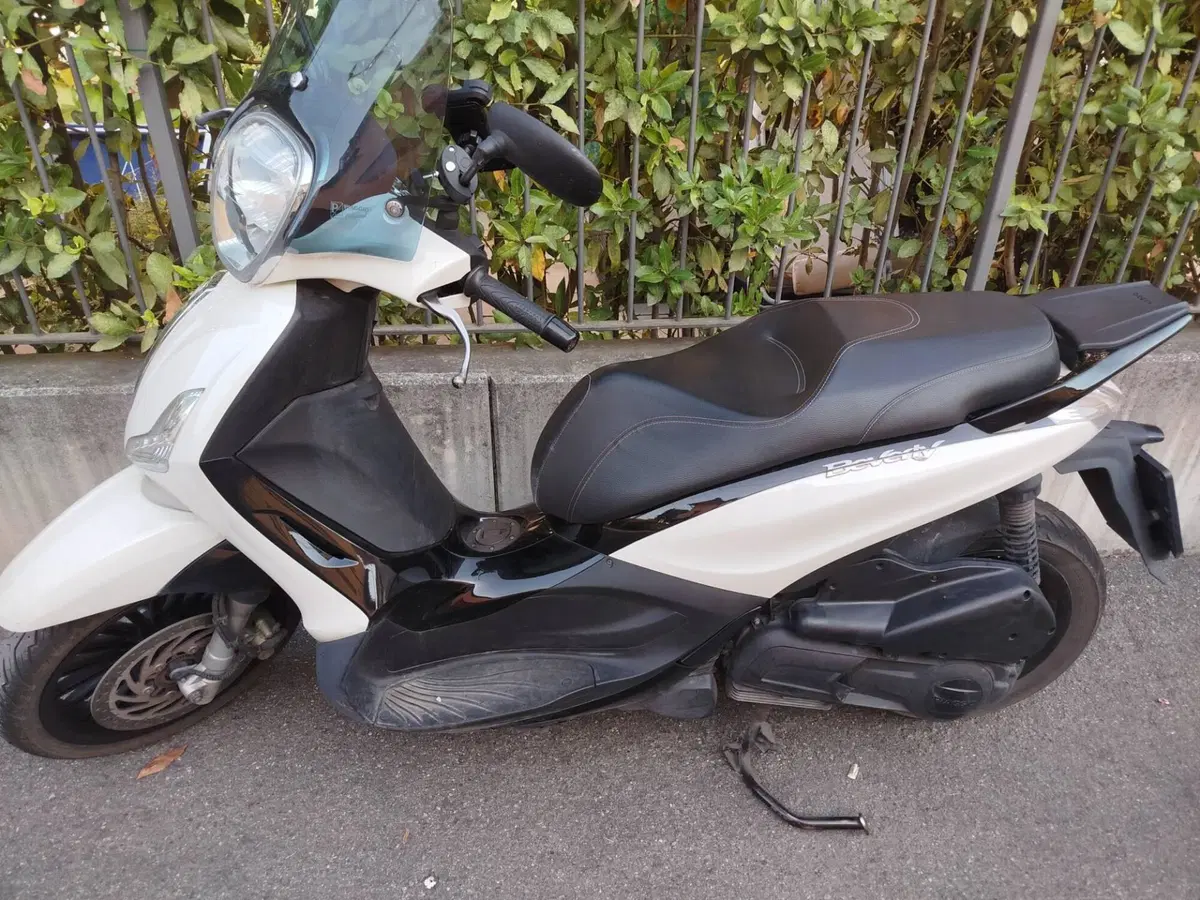 Piaggio Beverly 300 ABS-ASR (2021 - 25) (2)