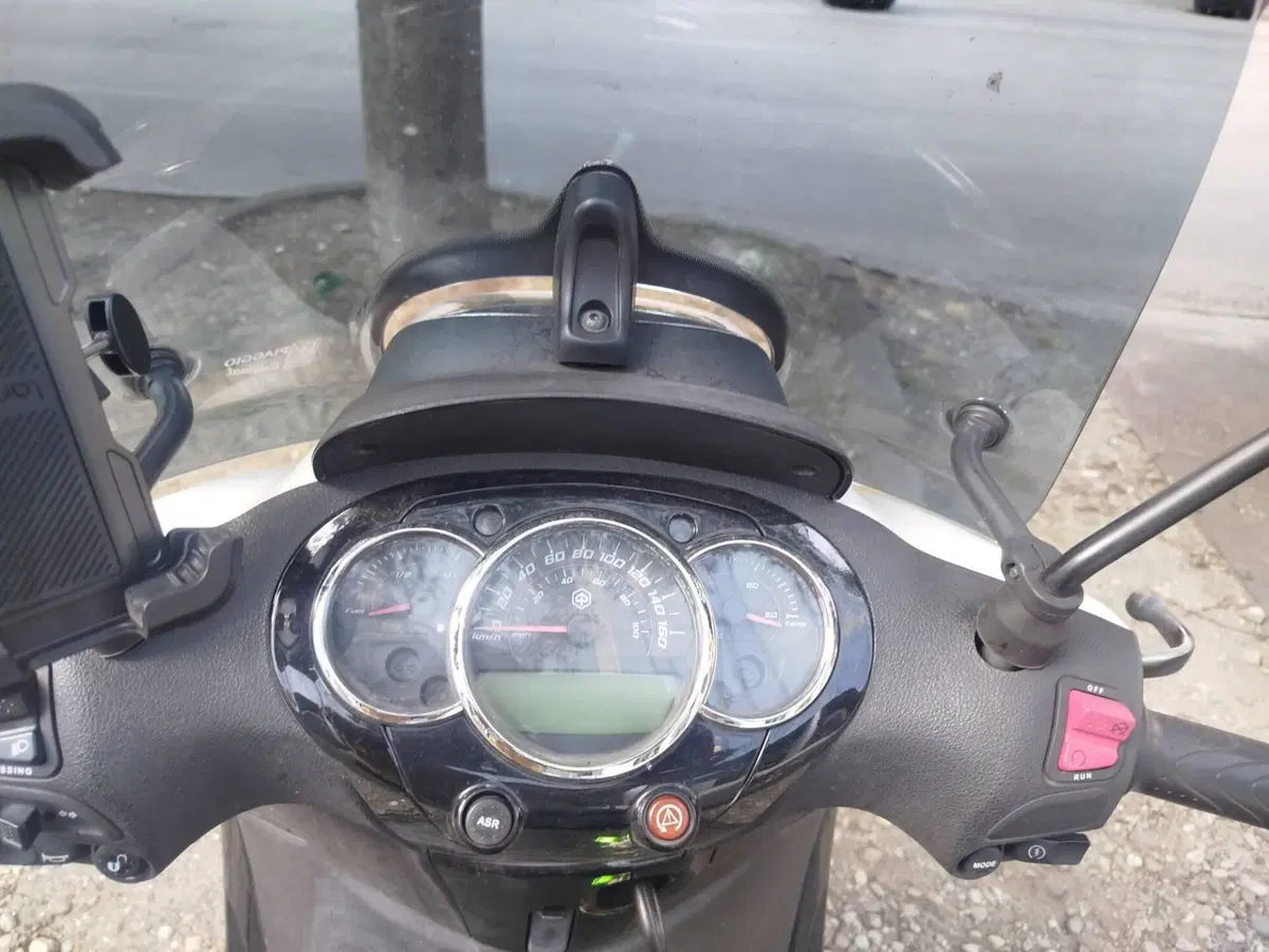 Piaggio Beverly 300 ABS-ASR (2021 - 25) (4)